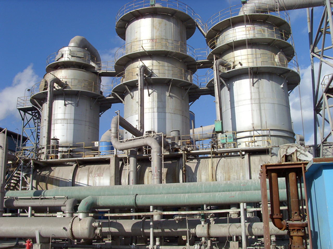 測量硫酸耐腐蝕雷達液位計